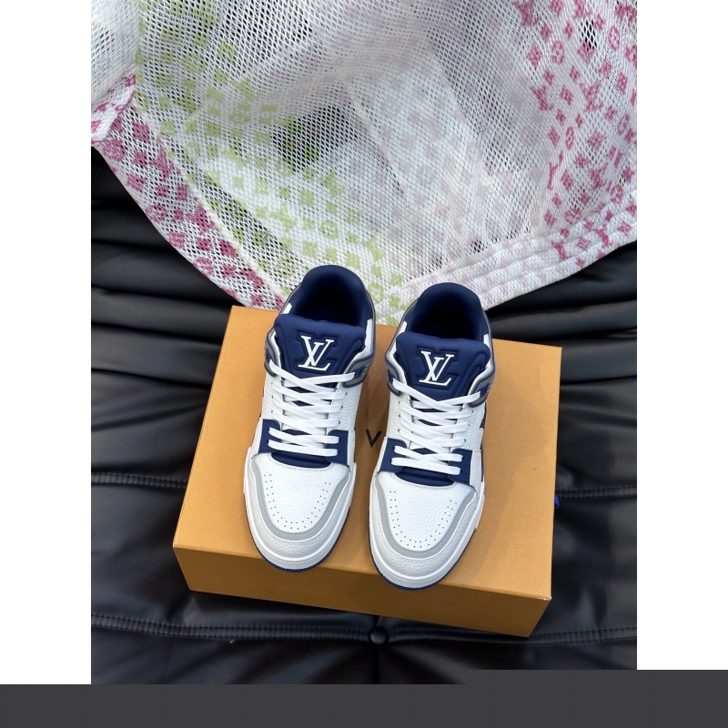 l**is V*t*n sneakers